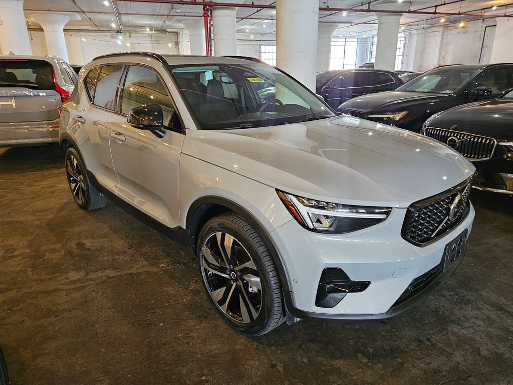 Certified 2024 Volvo XC40 B5 Plus w/ Protection Package Premier AWD/4WD image 5