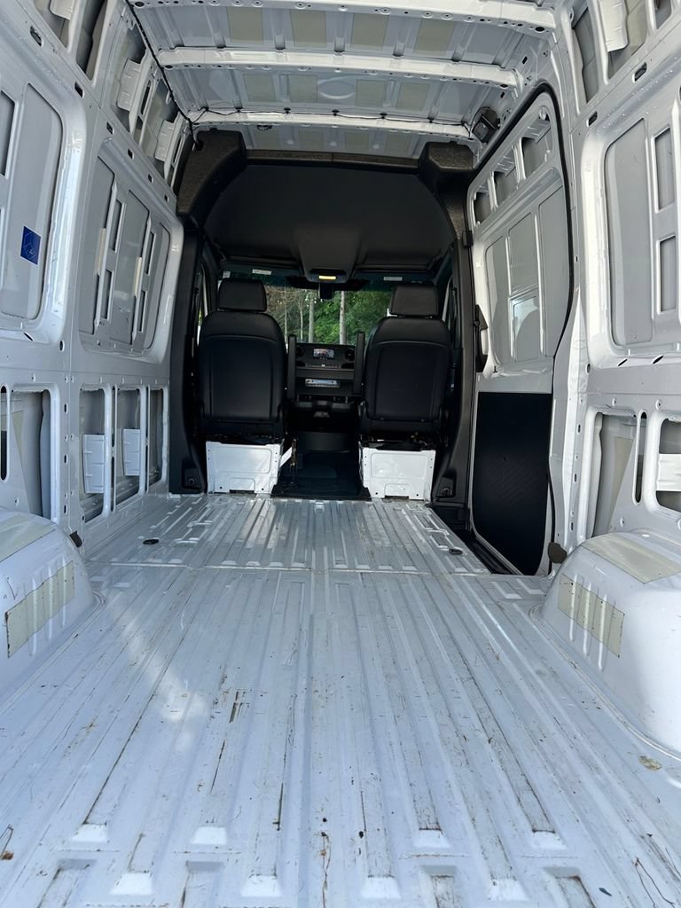 Used 2024 Mercedes-Benz Sprinter 2500 w/ Acoustic Package image 22