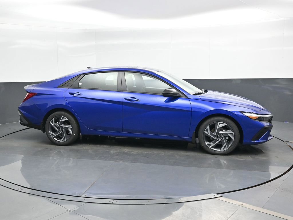 New 2025 Hyundai Elantra Sport image 3