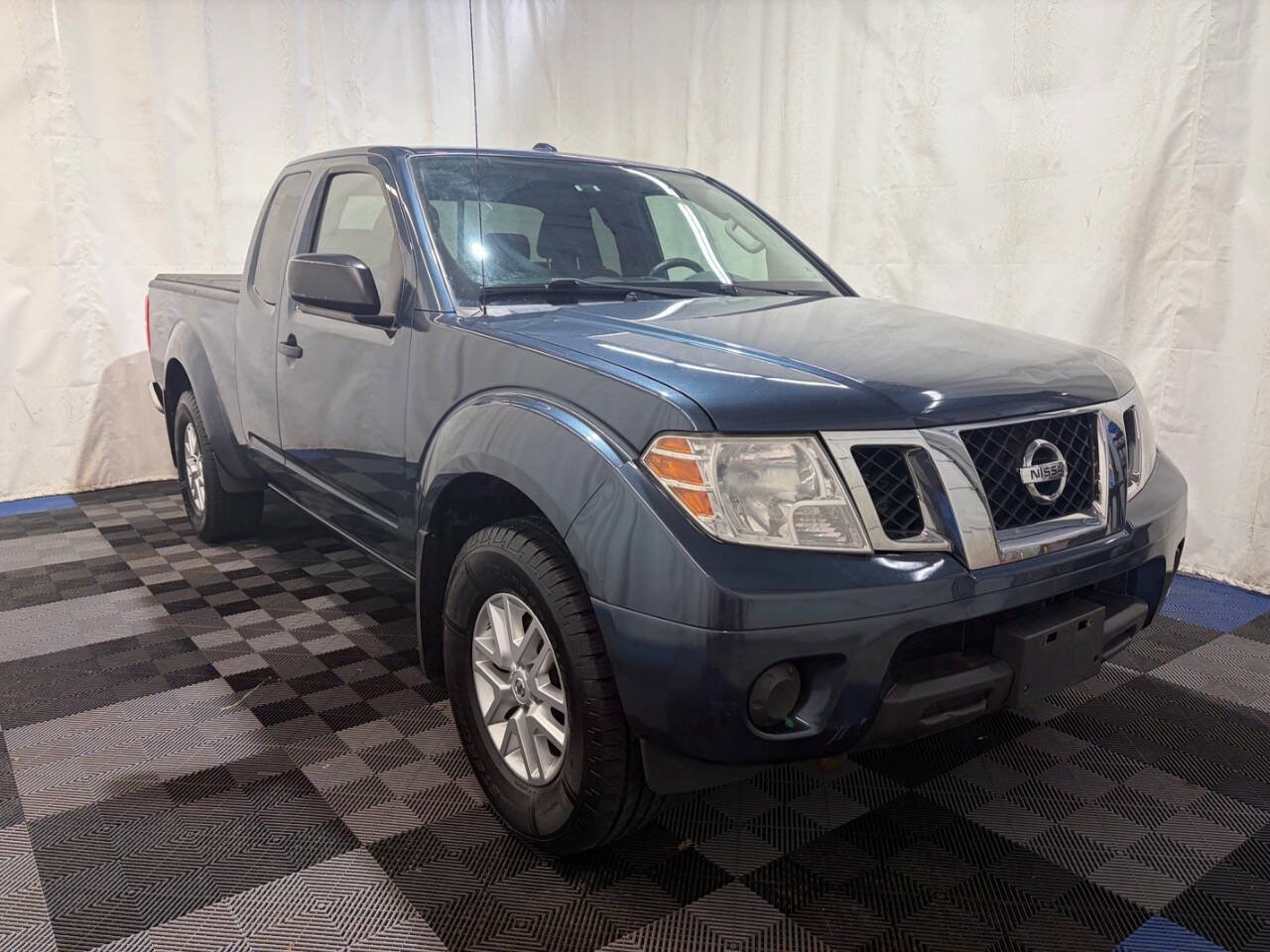 Used 2014 Nissan Frontier SV AWD/4WD image 3