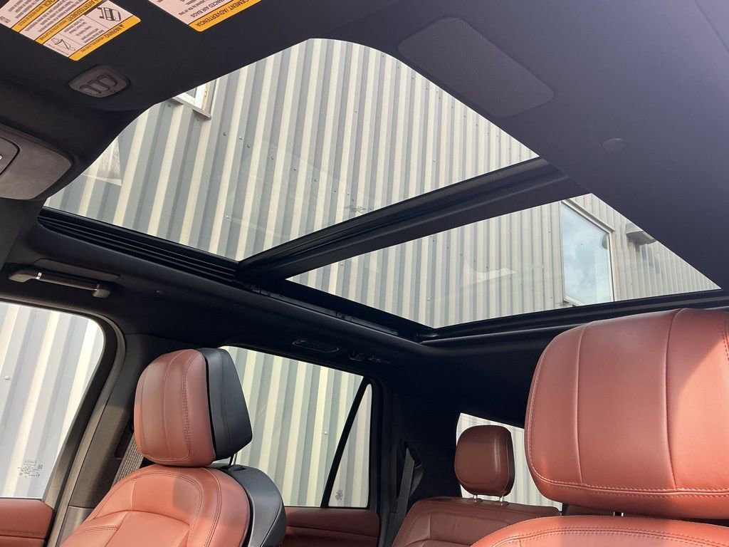 Used 2025 Lincoln Navigator L Reserve image 12