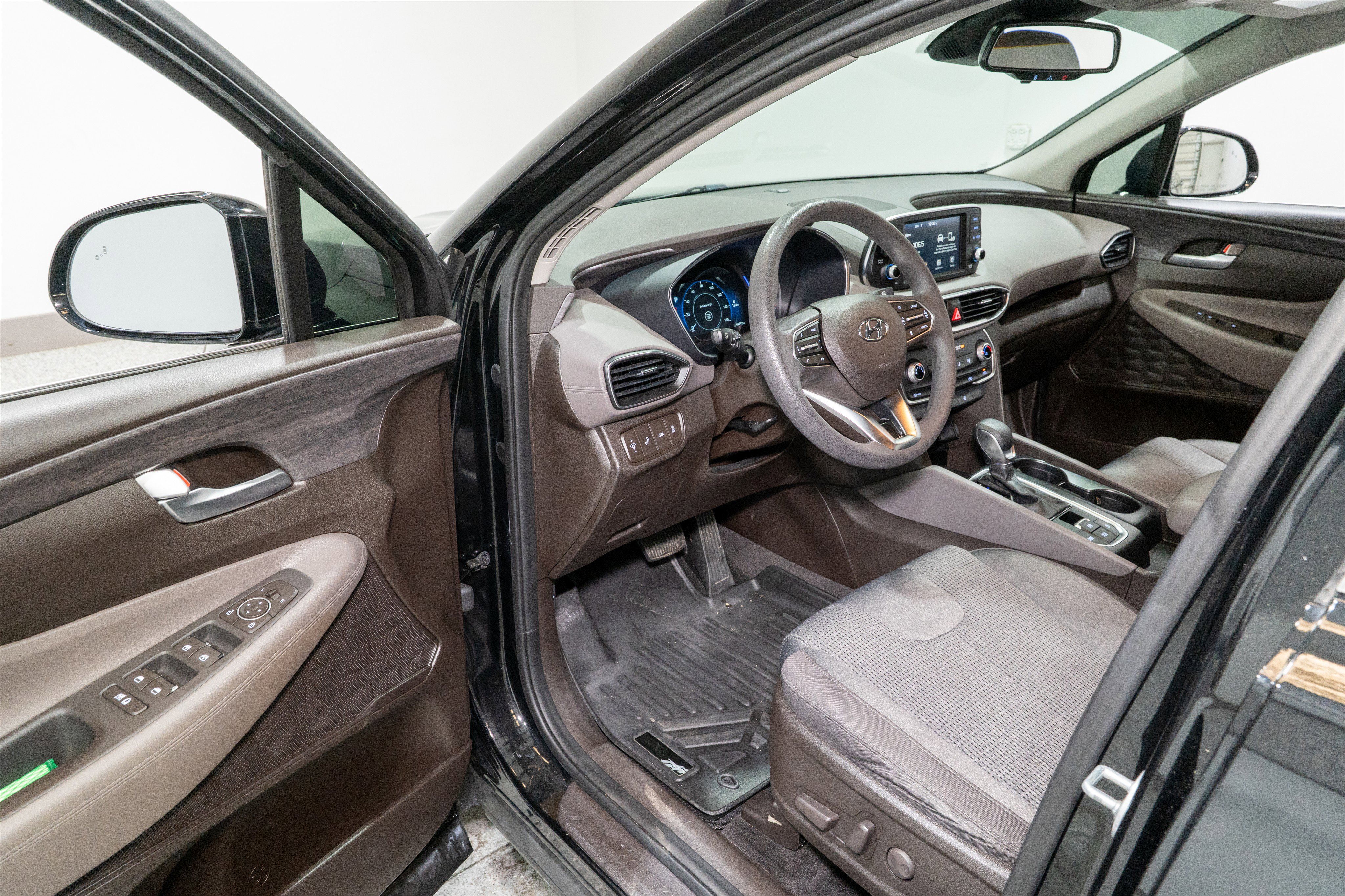 Used 2019 Hyundai Santa Fe SEL image 12