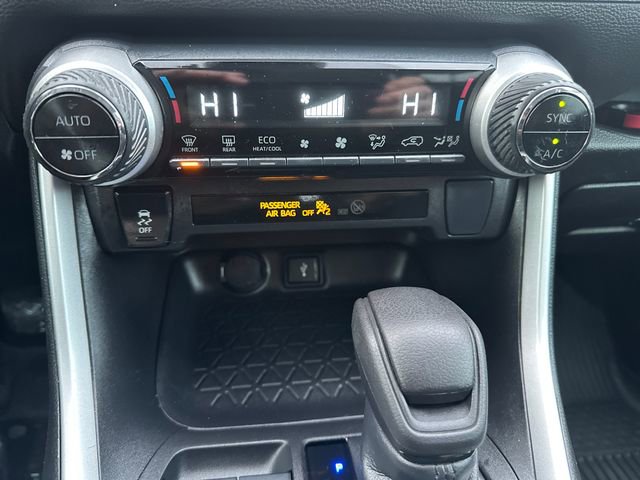 Used 2022 Toyota RAV4 LE image 16