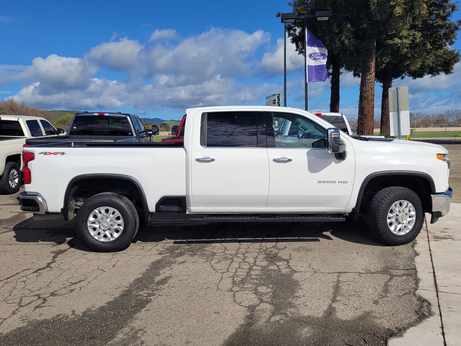 Used 2023 Chevrolet Silverado 2500 LTZ image 3