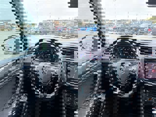 Used 2019 Volkswagen Tiguan SEL Premium image 25