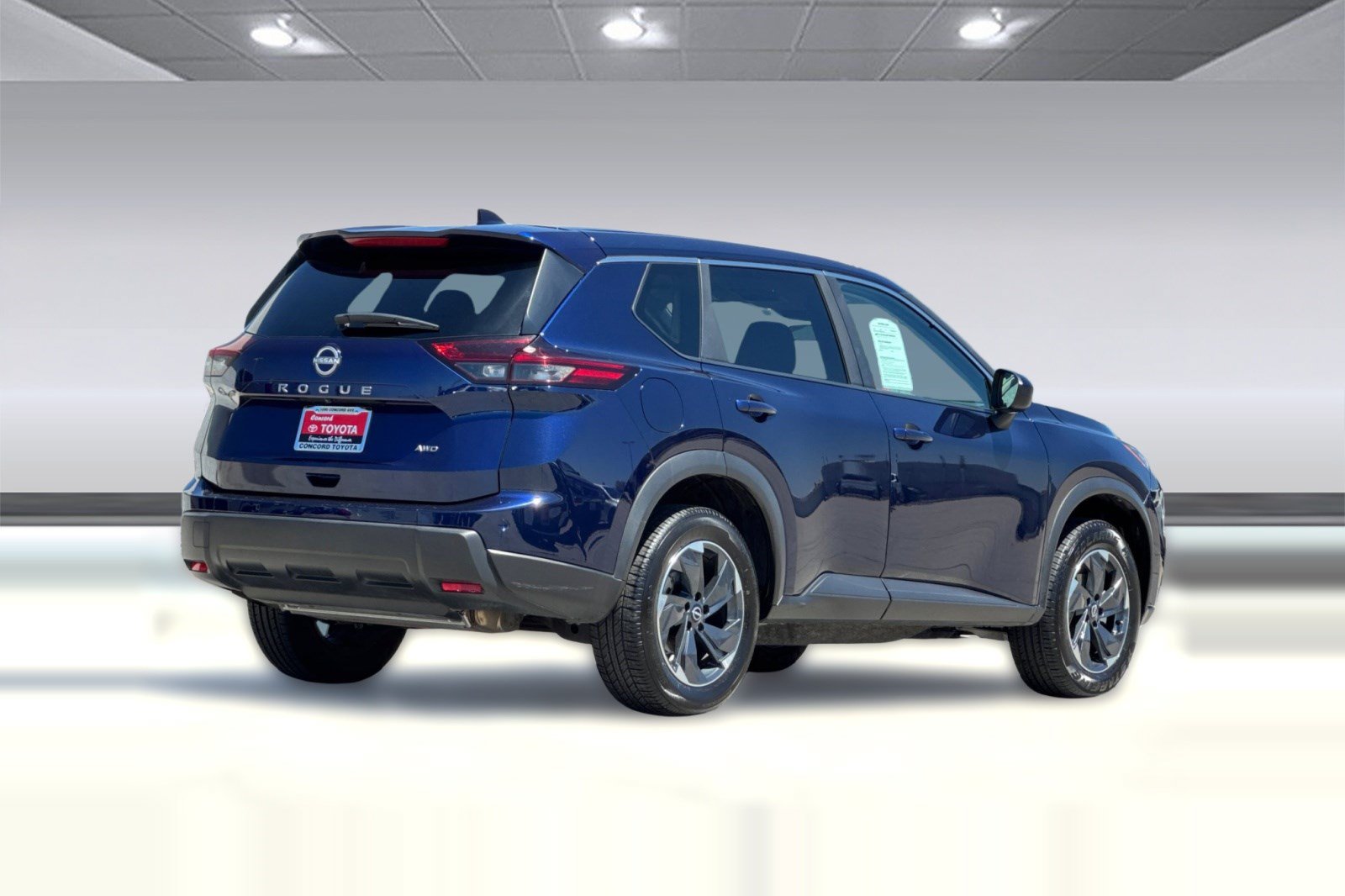 Used 2025 Nissan Rogue SV AWD/4WD image 9