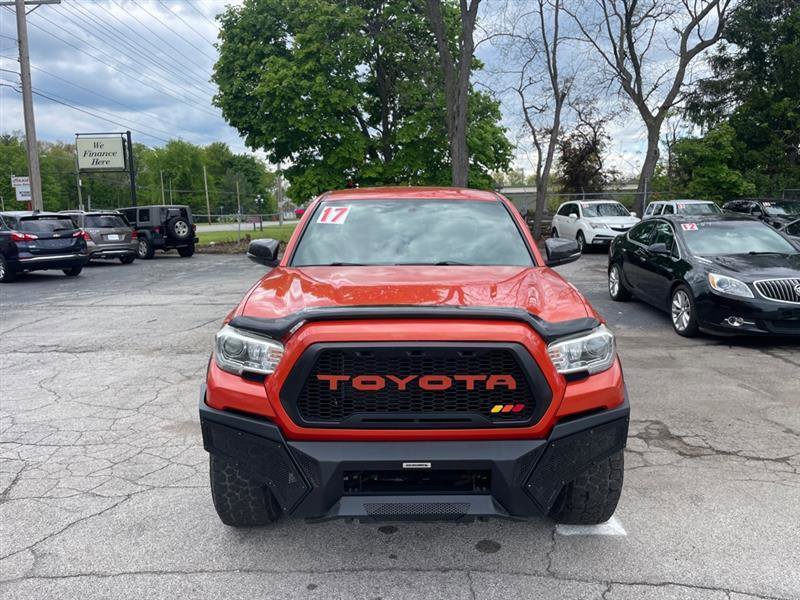 Used 2017 Toyota Tacoma TRD Off-Road w/ Tow Package RWD image 2