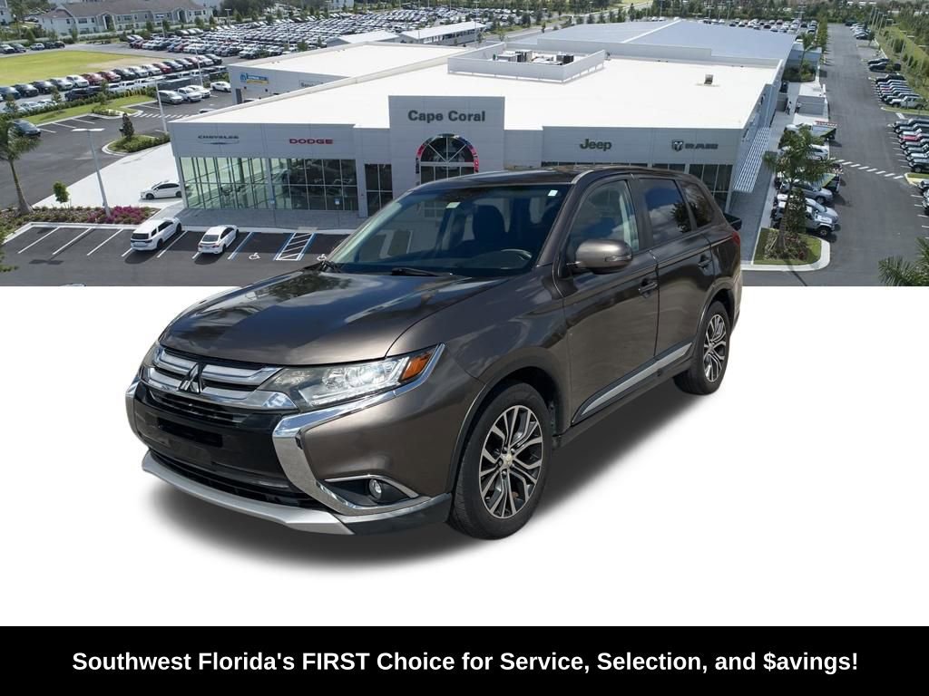 Used 2017 Mitsubishi Outlander SE image 2