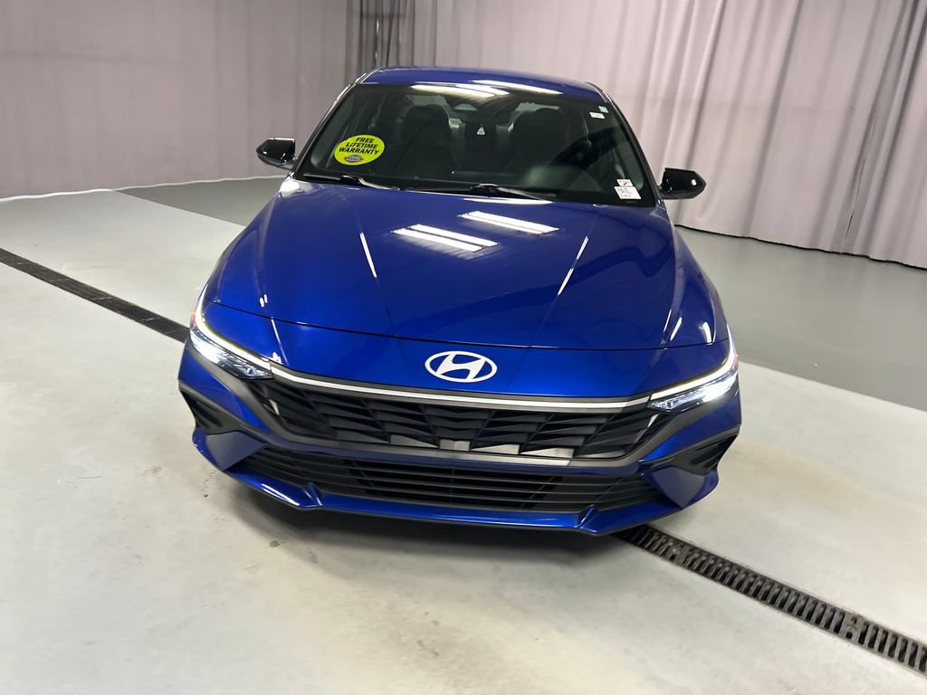 Used 2025 Hyundai Elantra Sport FWD image 2