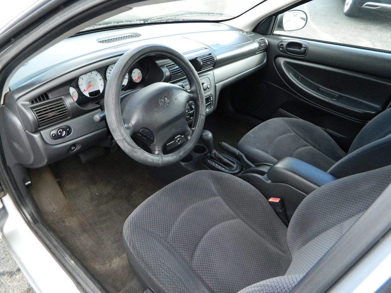 Used 2004 Dodge Stratus SE image 11
