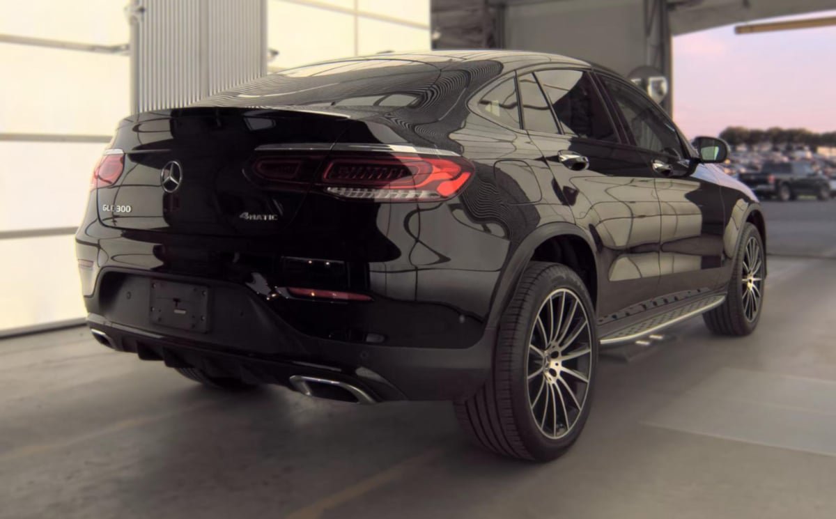 Used 2023 Mercedes-Benz GLC 300 4MATIC Coupe image 10