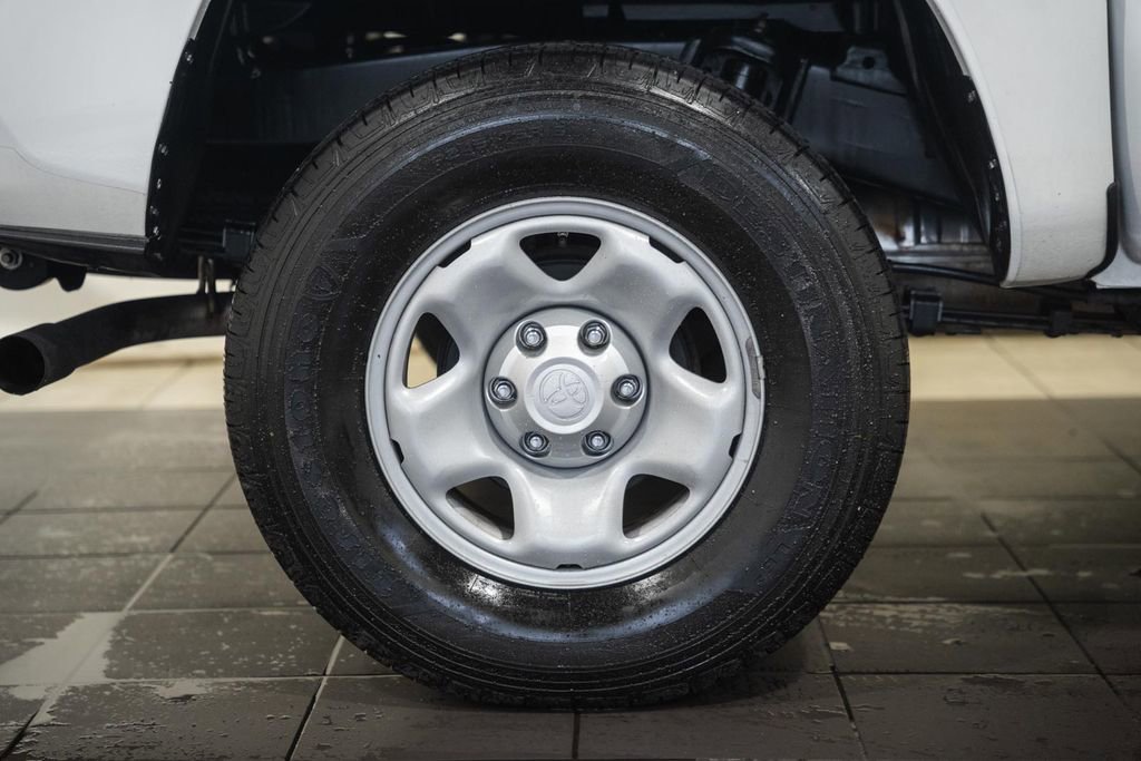 Used 2022 Toyota Tacoma SR w/ SR Convenience Package RWD image 15
