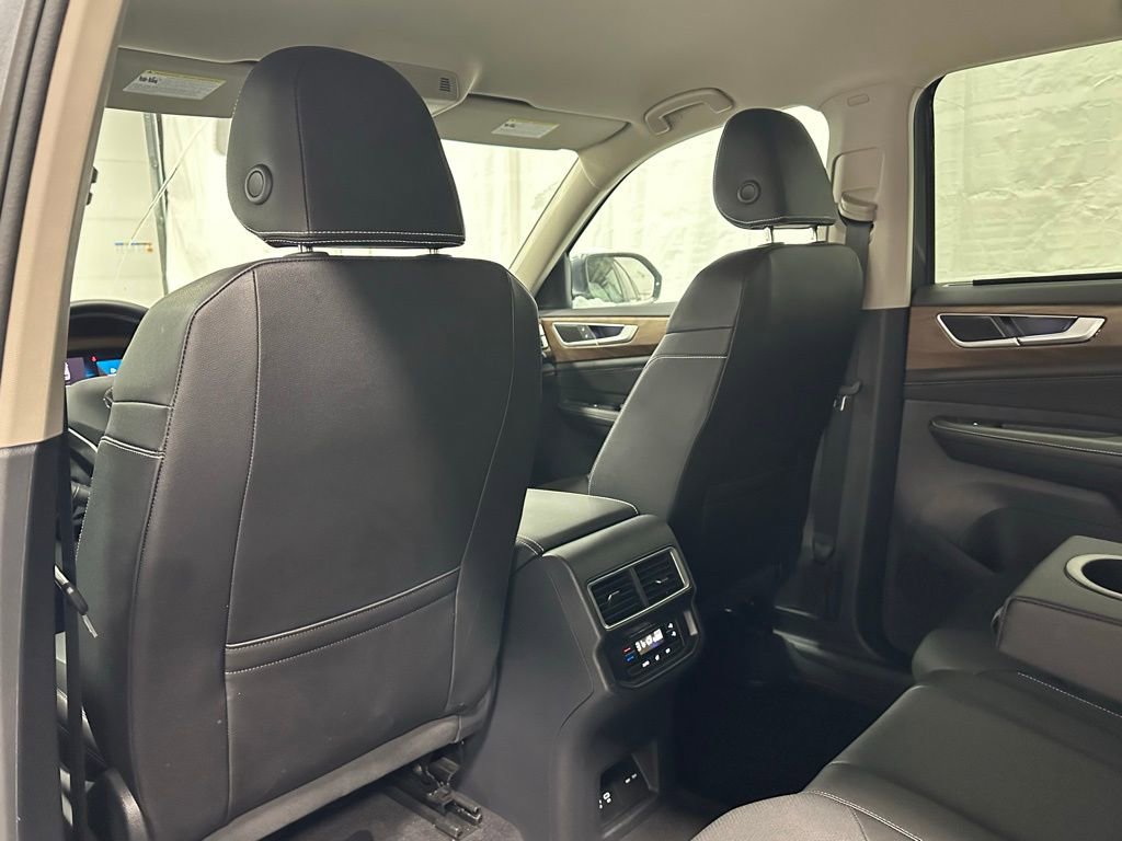 Used 2025 Volkswagen Atlas SE image 48