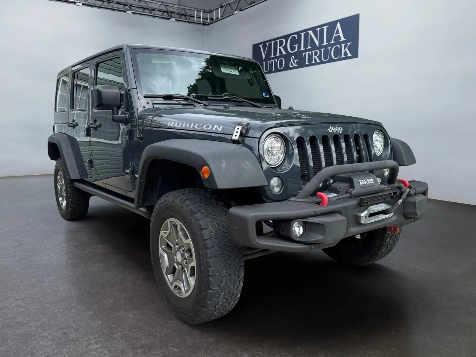 Used 2017 Jeep Wrangler Unlimited Rubicon w/ Connectivity Group AWD/4WD image 2