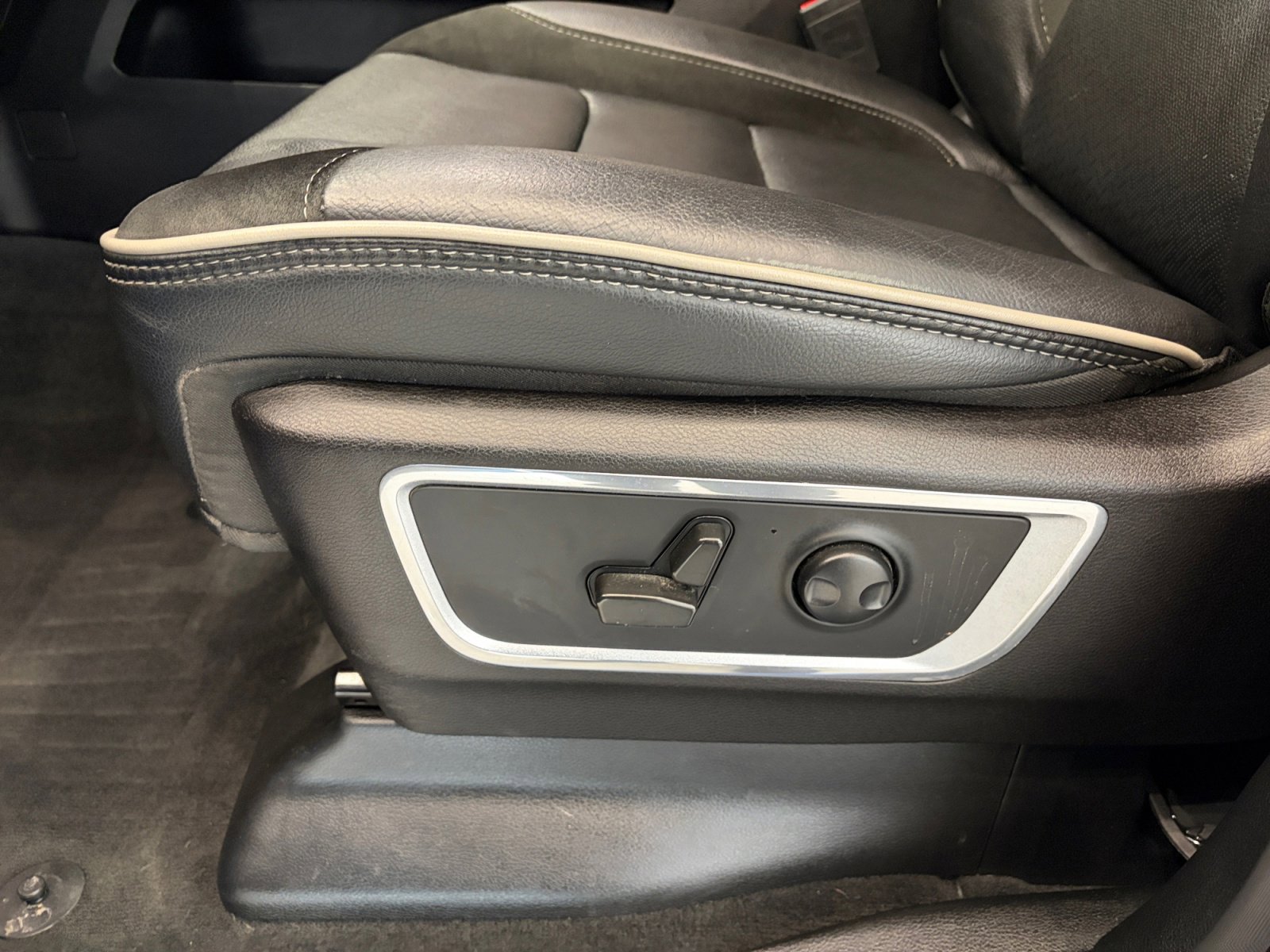 Used 2022 RAM 1500 Laramie image 15