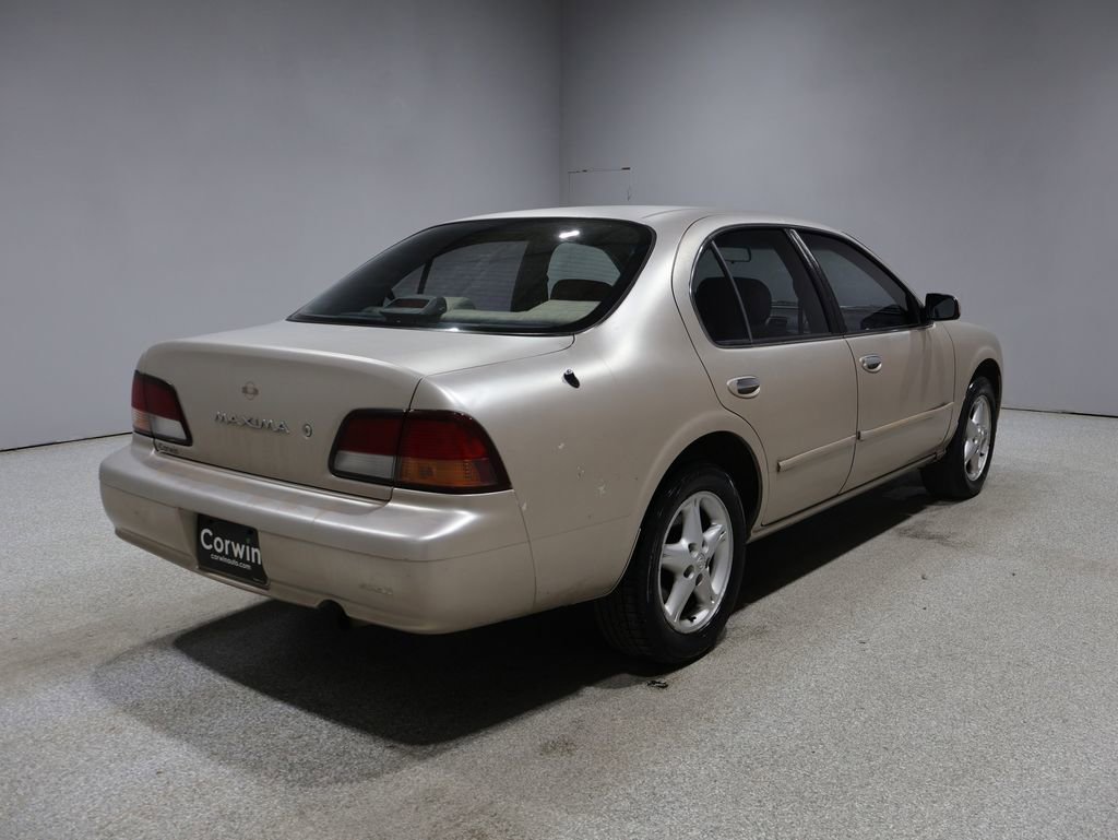 Used 1997 Nissan Maxima FWD image 2