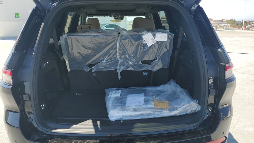 New 2025 Jeep Grand Cherokee L Limited w/ Black Appearance Package image 10