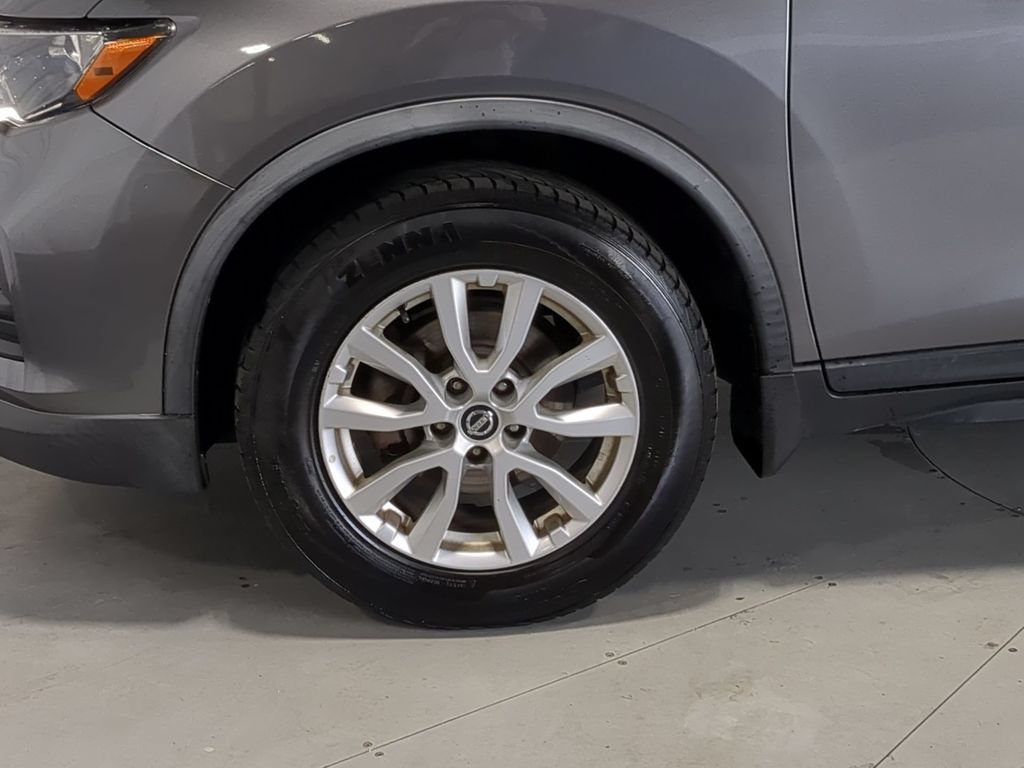Used 2017 Nissan Rogue SV AWD/4WD image 17