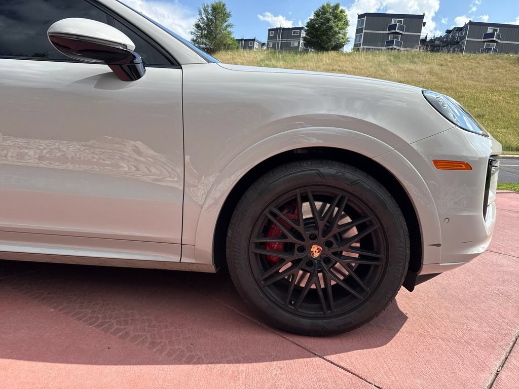 Used 2026 Porsche Cayenne GTS AWD/4WD image 39