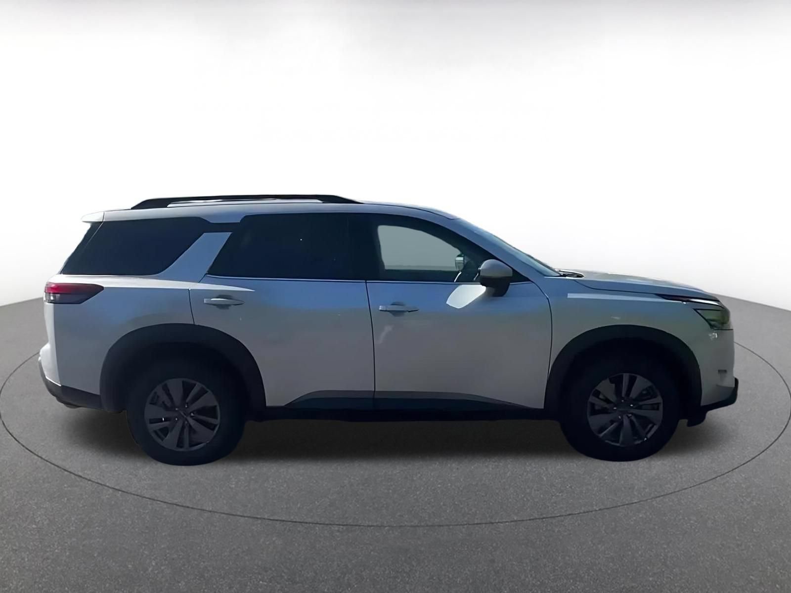 Used 2025 Nissan Pathfinder SV FWD image 12