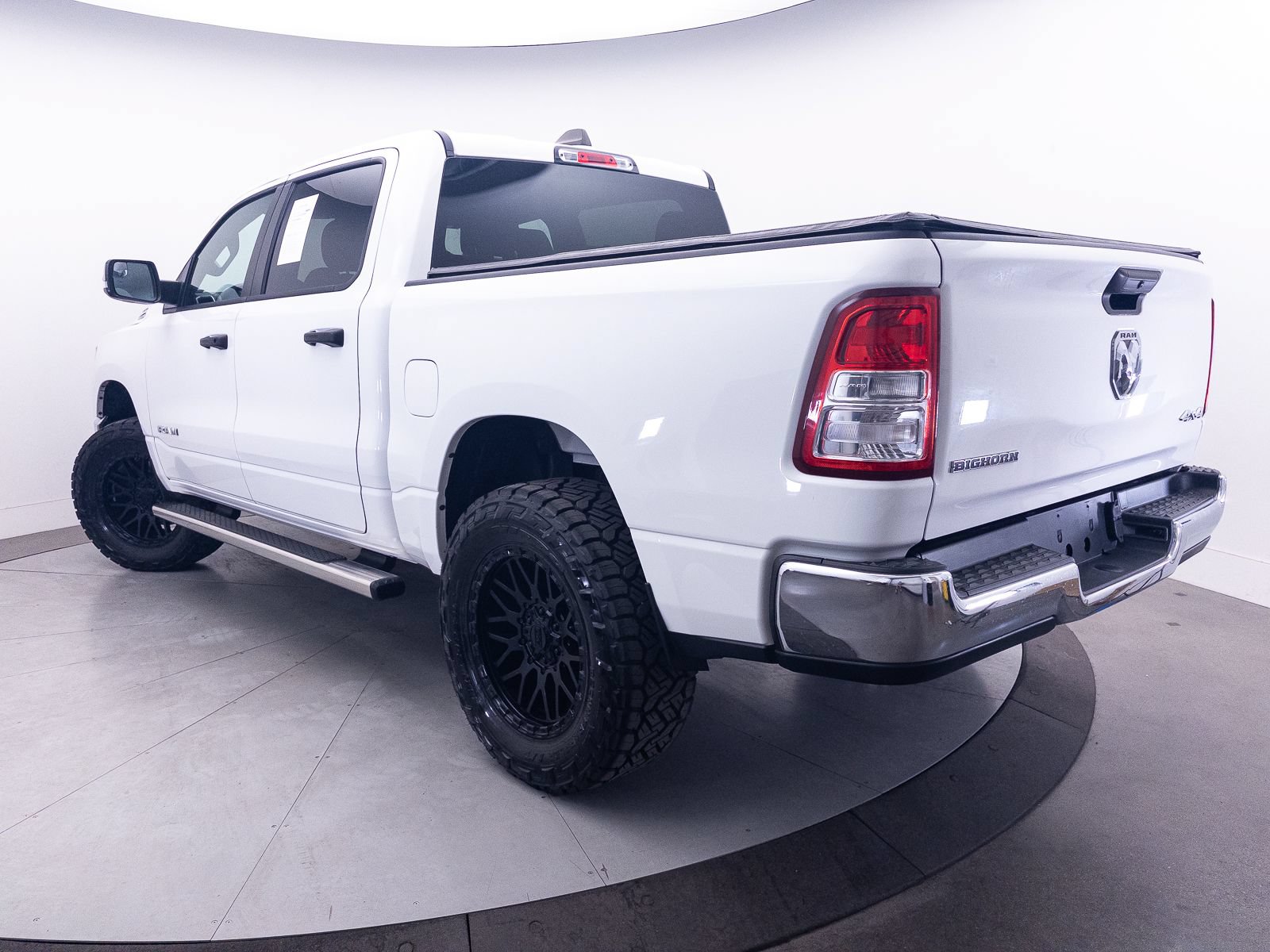 Used 2023 RAM 1500 4x4 Crew Cab image 4