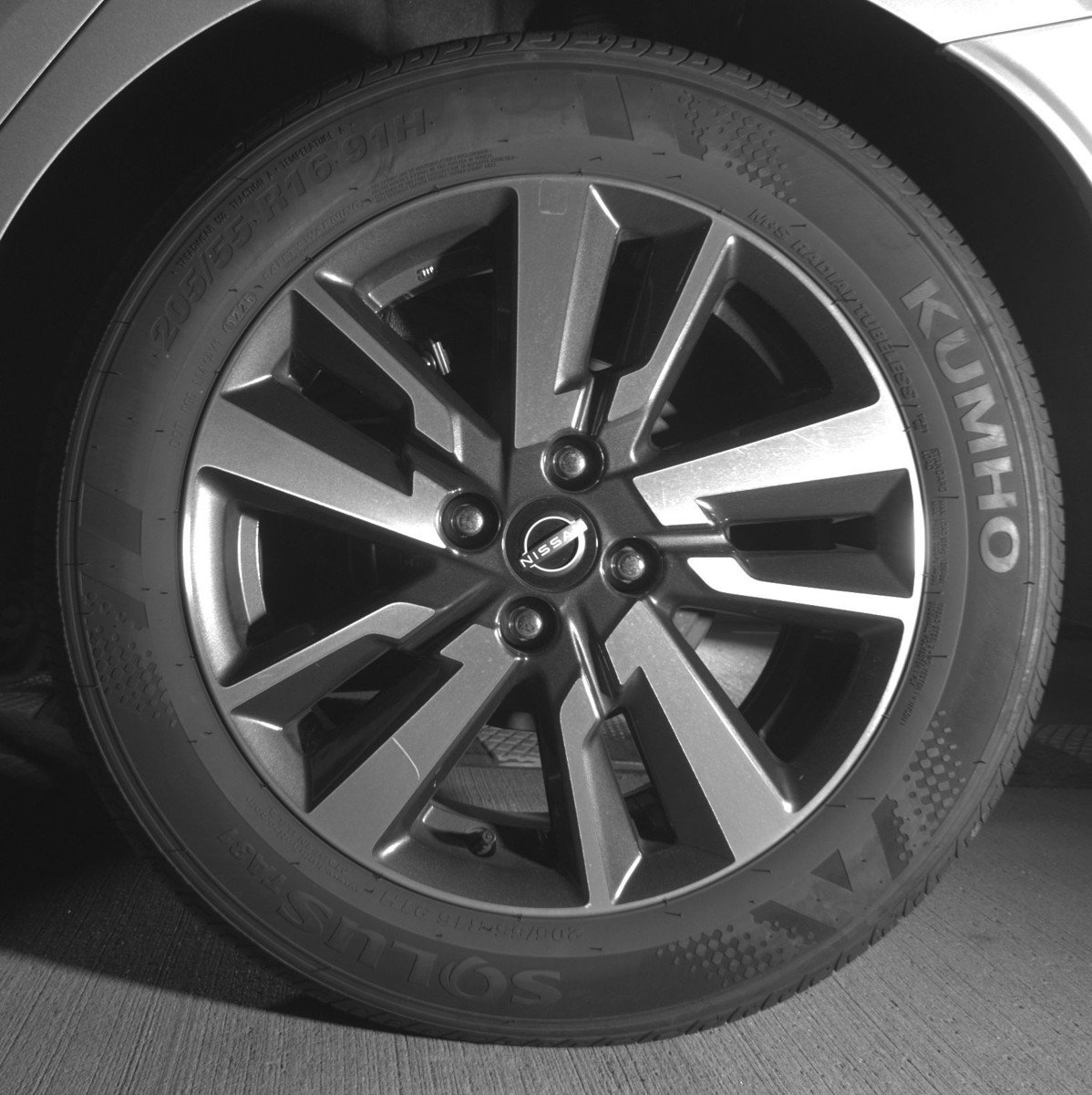 Used 2025 Nissan Versa SV FWD image 14