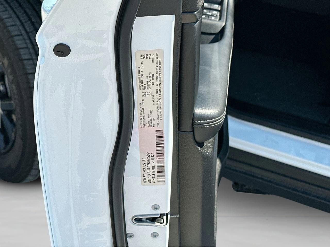 Used 2024 Jeep Grand Cherokee L Altitude RWD image 34