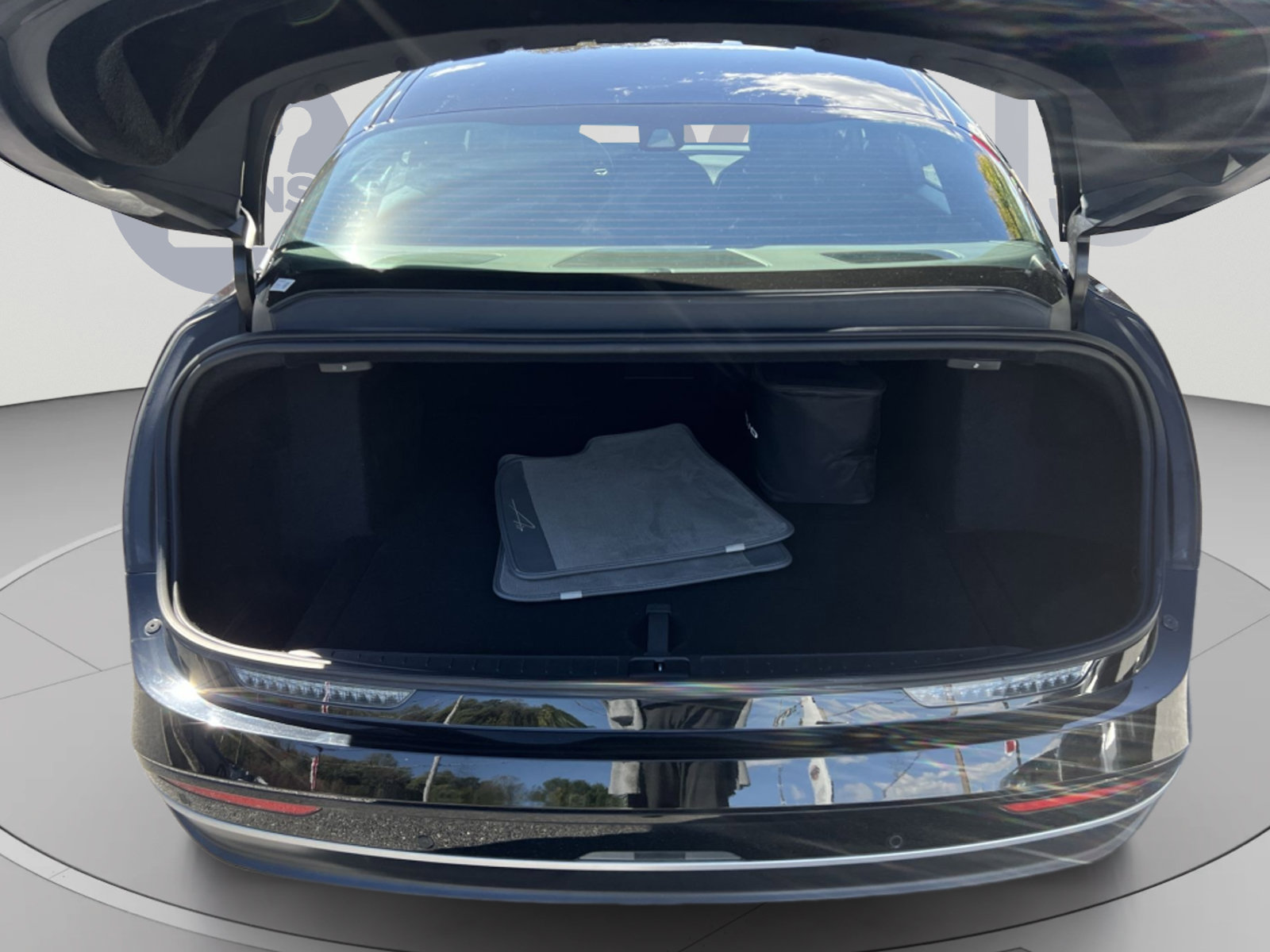 Used 2024 Lucid Air Pure RWD image 25