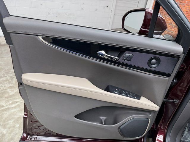 Used 2022 Lincoln Nautilus Reserve w/ Luxury Package image 10