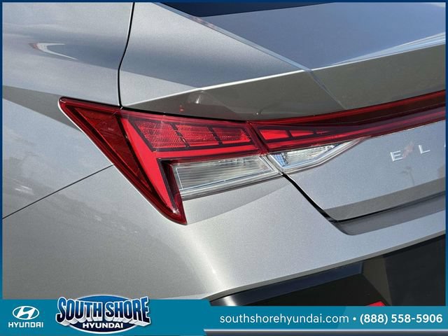 Certified 2025 Hyundai Elantra Limited w/ Cargo Package FWD image 12