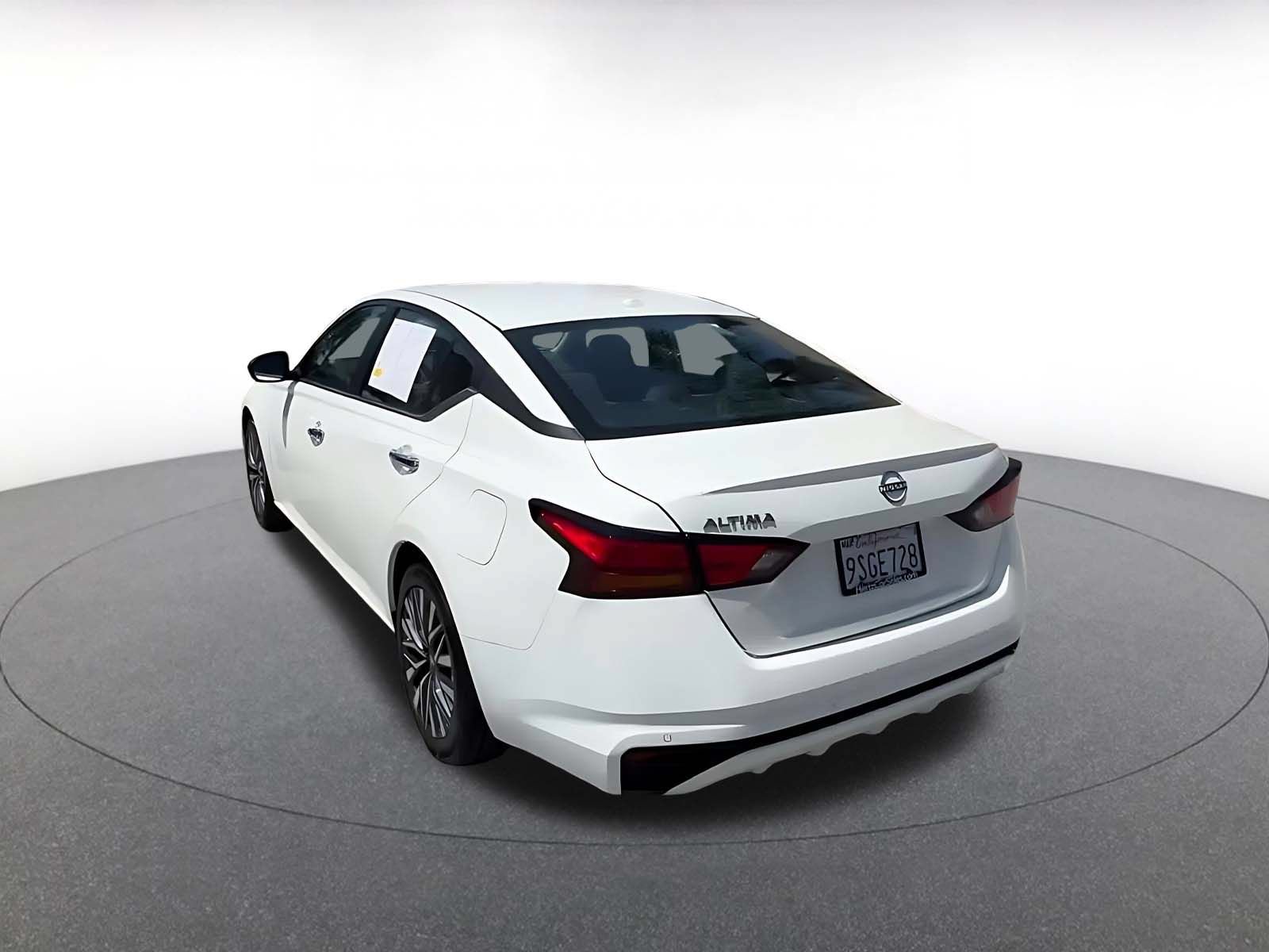 Used 2025 Nissan Altima 2.5 SV FWD image 10