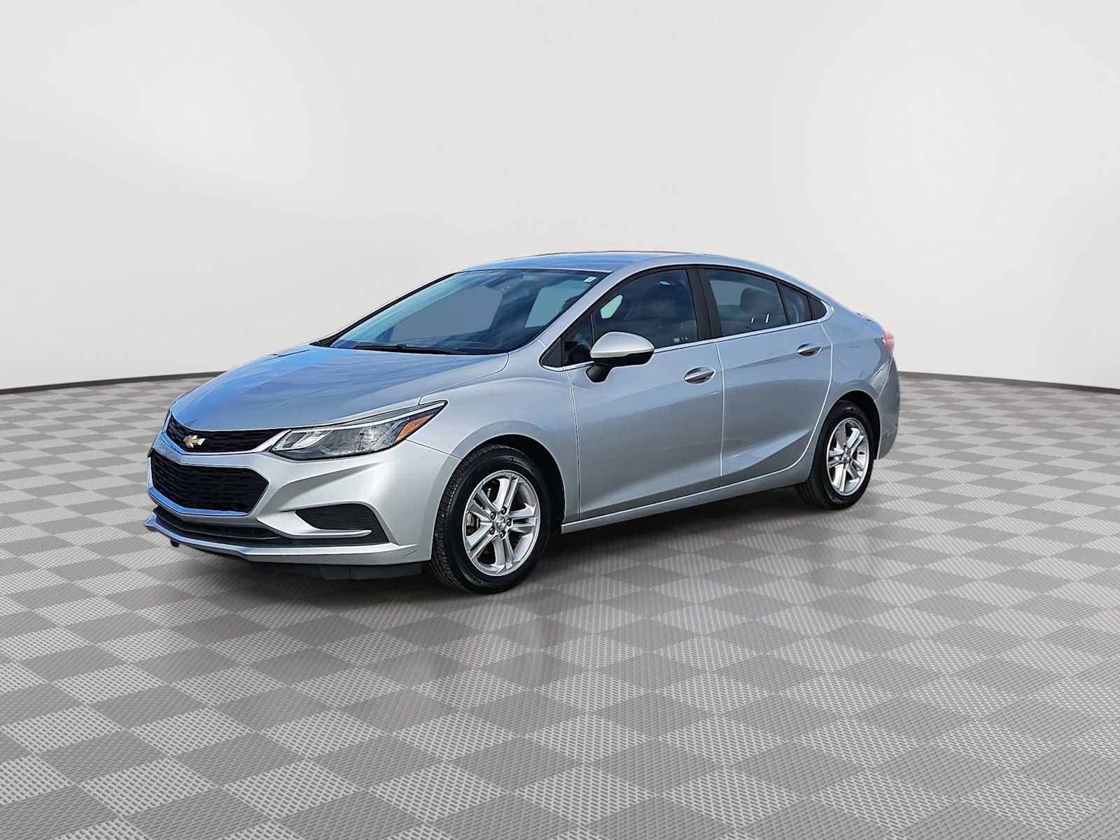 Used 2017 Chevrolet Cruze LT w/ Convenience Package image 4