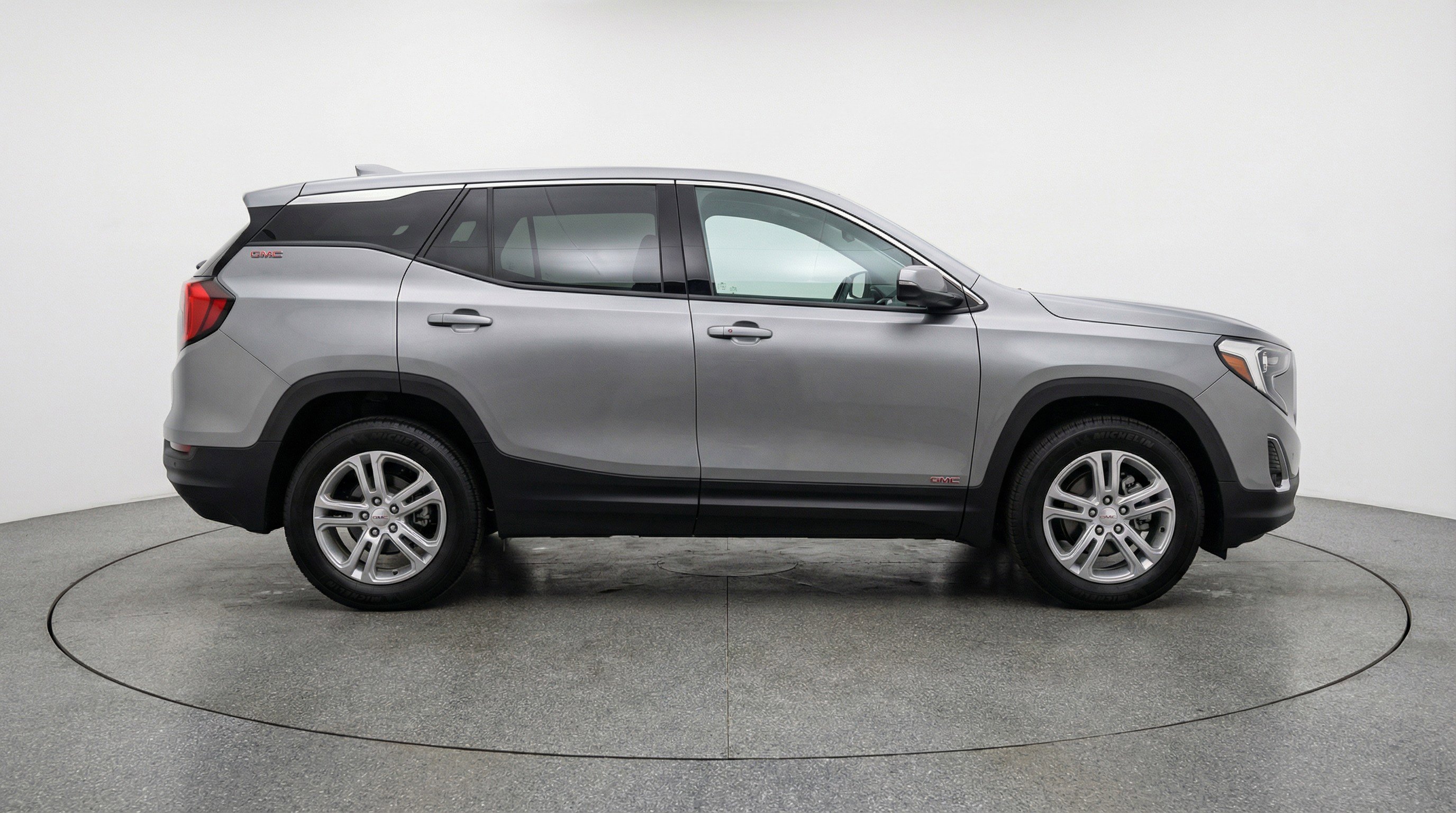 Used 2024 GMC Terrain SLE image 11