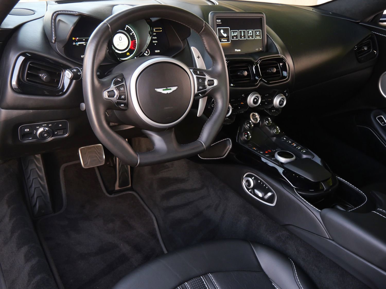 Used 2020 Aston Martin V8 Vantage Coupe RWD image 3