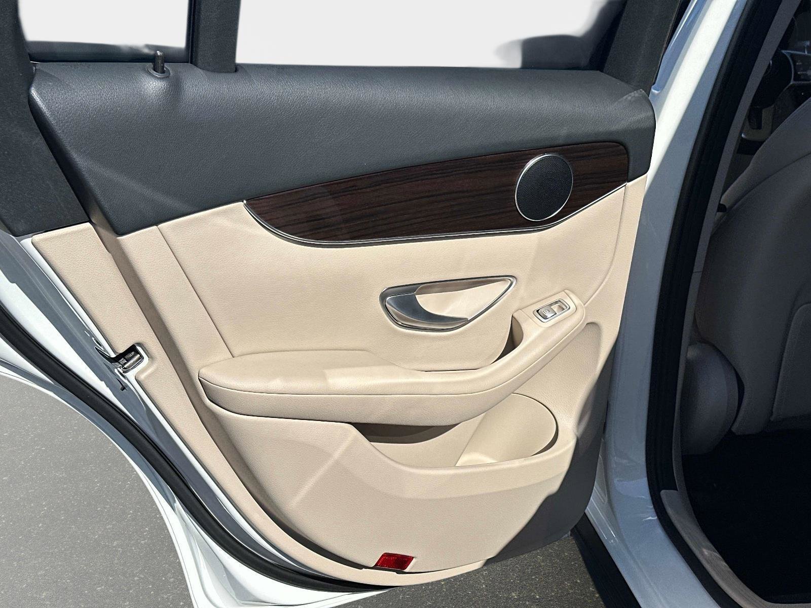 Used 2022 Mercedes-Benz GLC 300 image 12