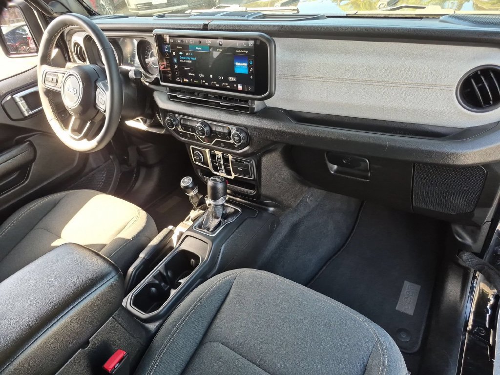 Used 2025 Jeep Wrangler Unlimited Sport AWD/4WD image 32