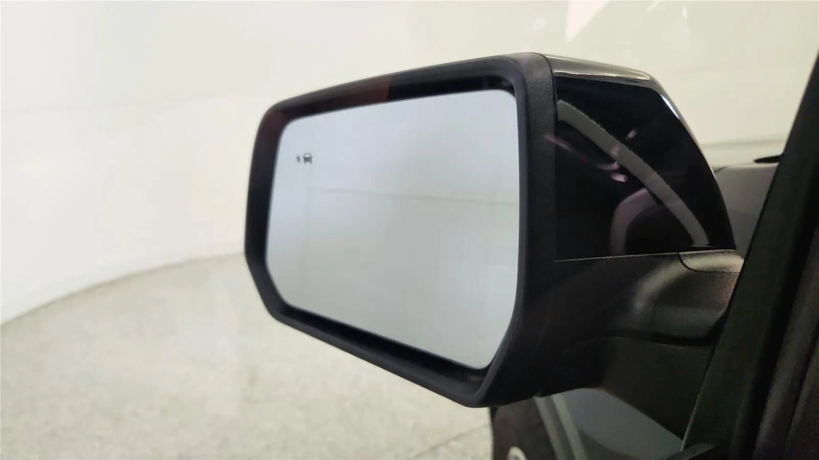Used 2023 Chevrolet Traverse LT FWD image 25