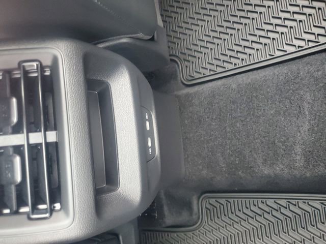 New 2026 Volkswagen Tiguan SE AWD/4WD image 32