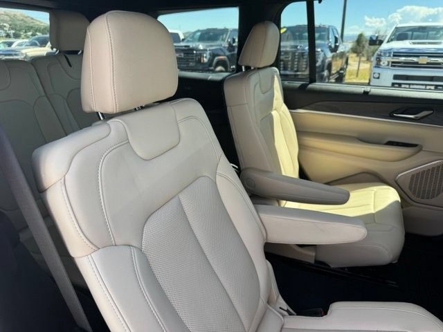 Used 2024 Jeep Grand Cherokee L Limited w/ Luxury Tech Group II AWD/4WD image 27