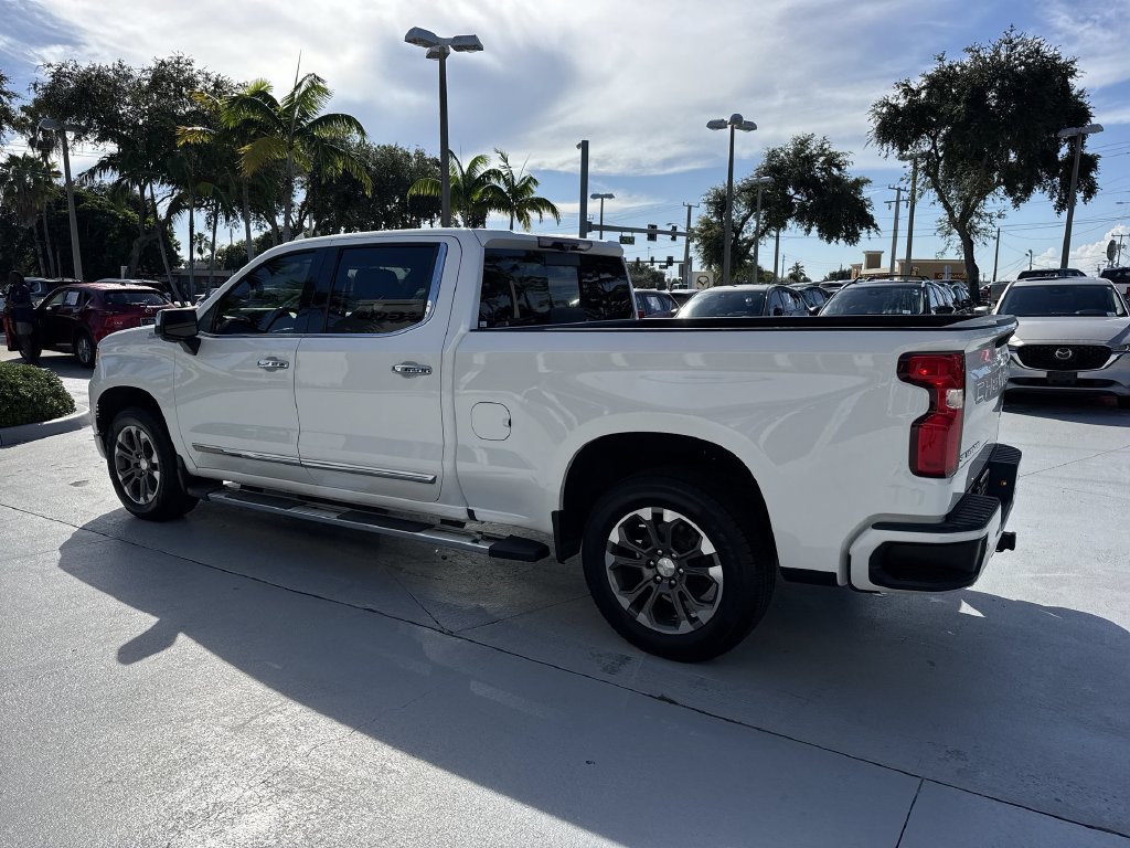Used 2022 Chevrolet Silverado 1500 High Country w/ Technology Package AWD/4WD image 12