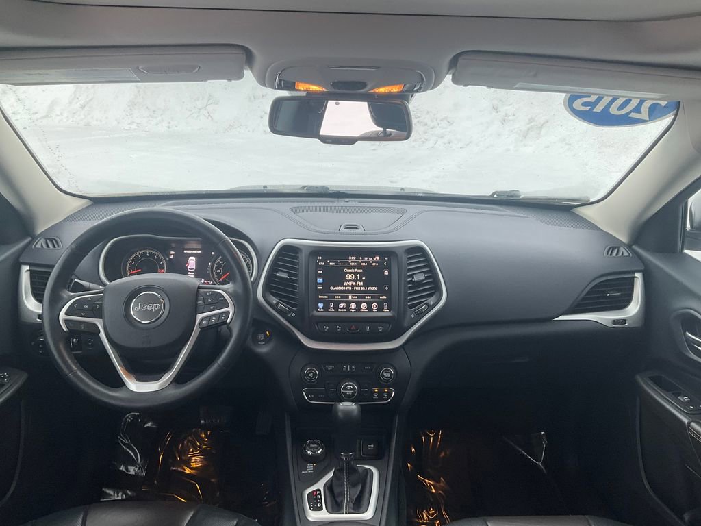 Used 2015 Jeep Cherokee Limited w/ Luxury Group AWD/4WD image 3