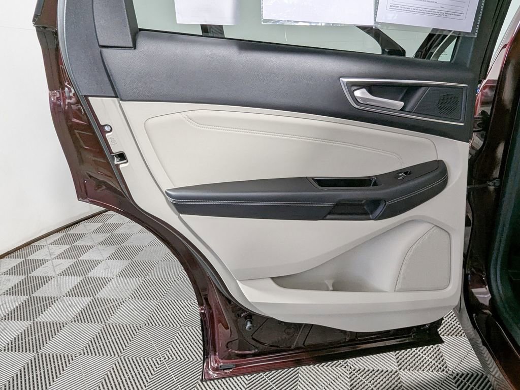 Used 2020 Ford Edge Titanium image 41