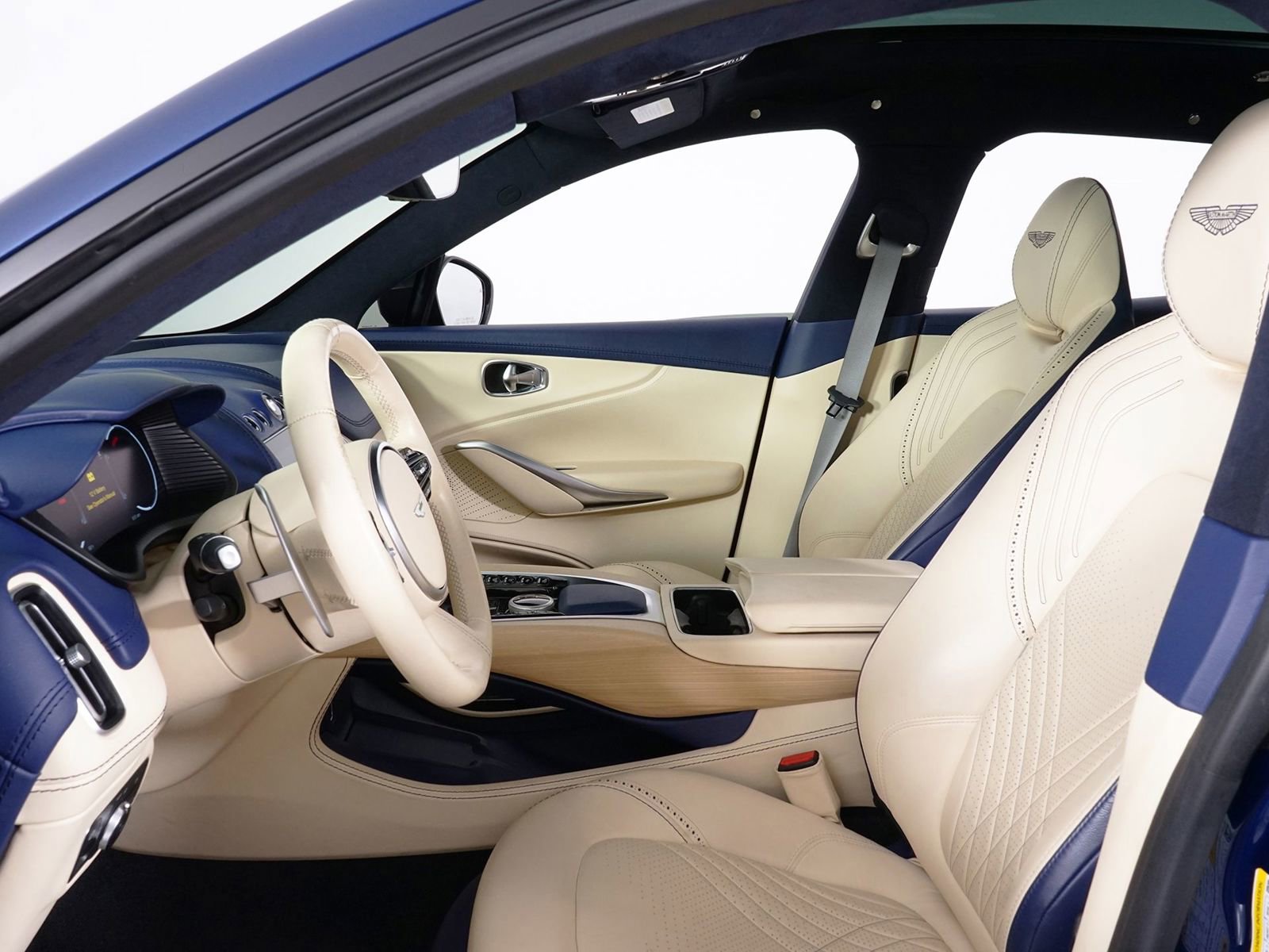 Used 2021 Aston Martin DBX image 4