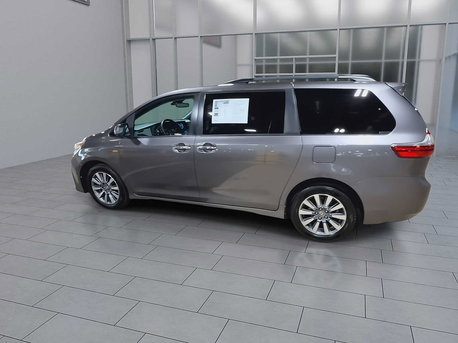Used 2020 Toyota Sienna LE w/ LE Preferred Package AWD/4WD image 6
