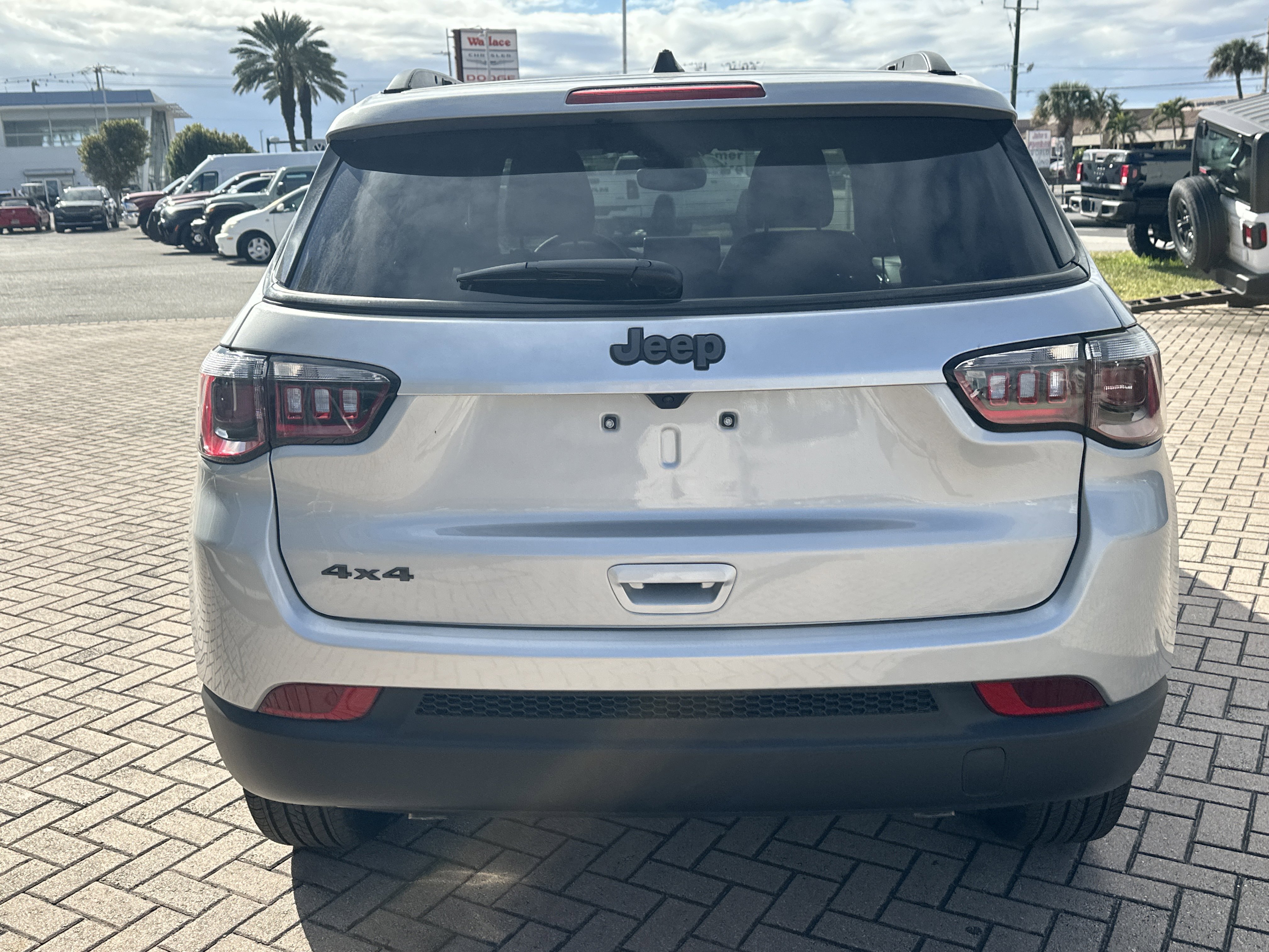 New 2026 Jeep Compass Latitude image 8