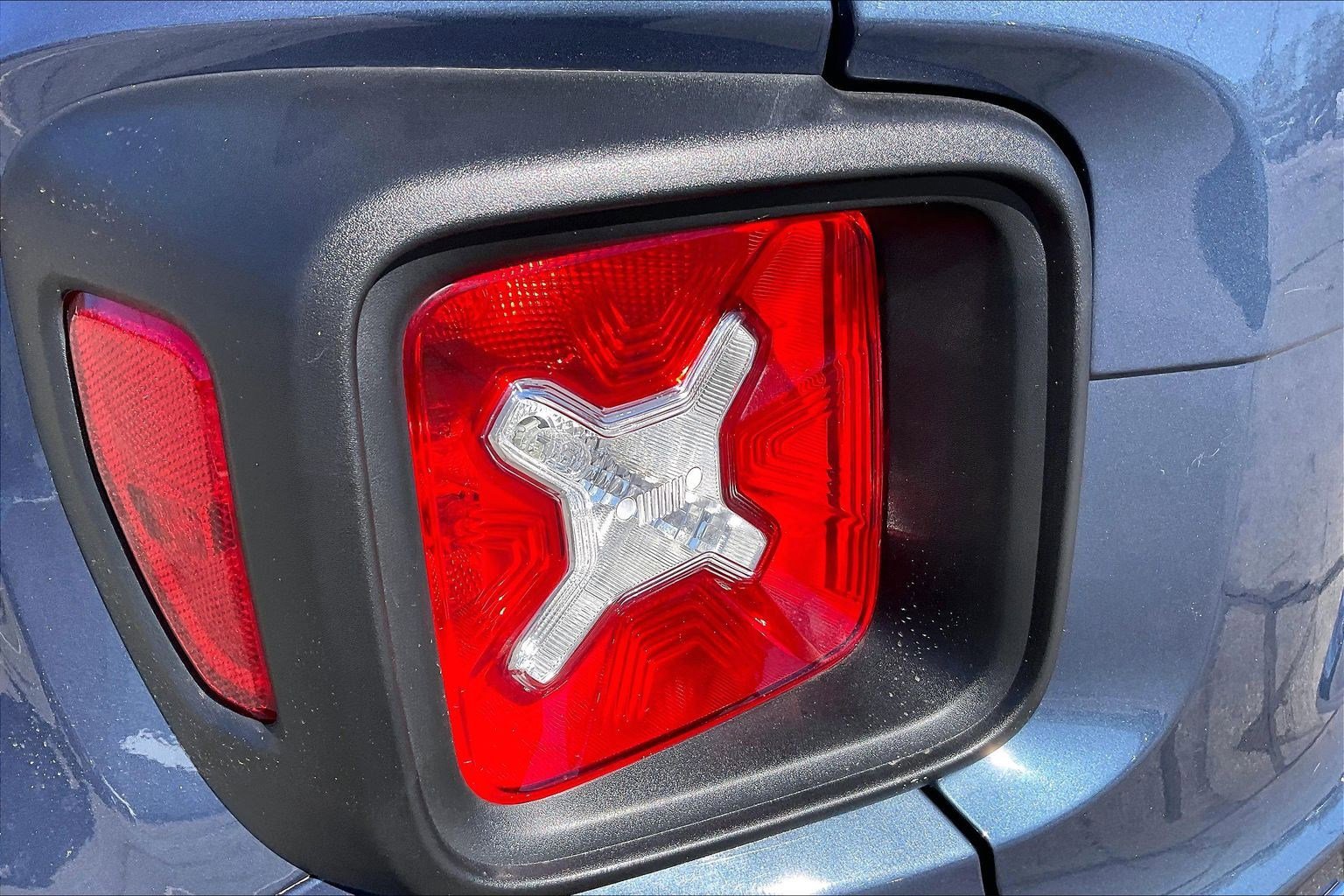 Certified 2022 Jeep Renegade Latitude w/ Convenience Group image 26