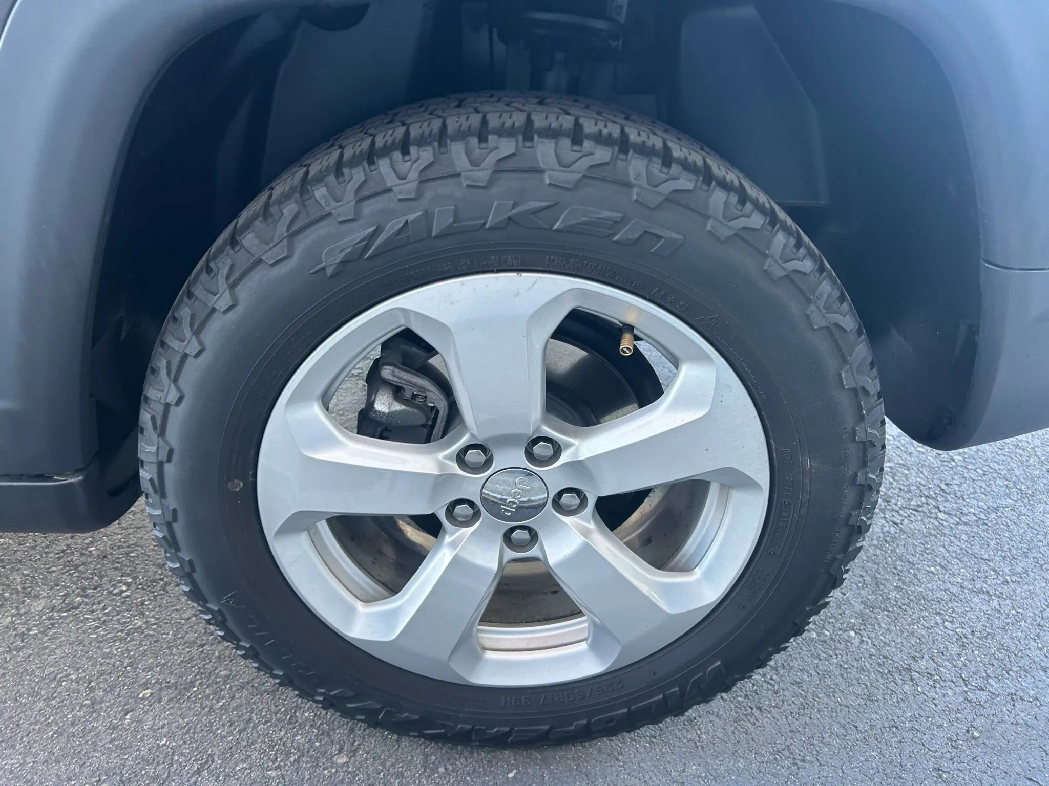 Used 2018 Jeep Compass Latitude image 15