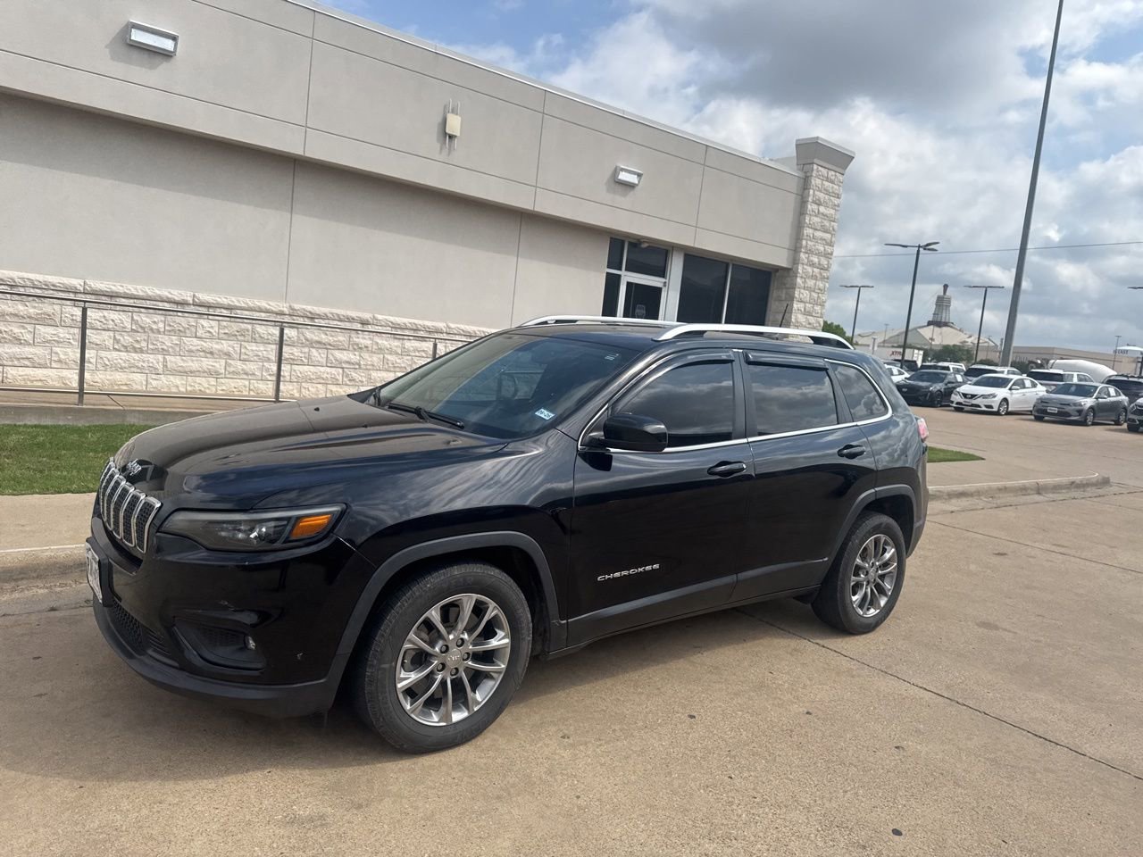 Used 2019 Jeep Cherokee Latitude Plus image 1
