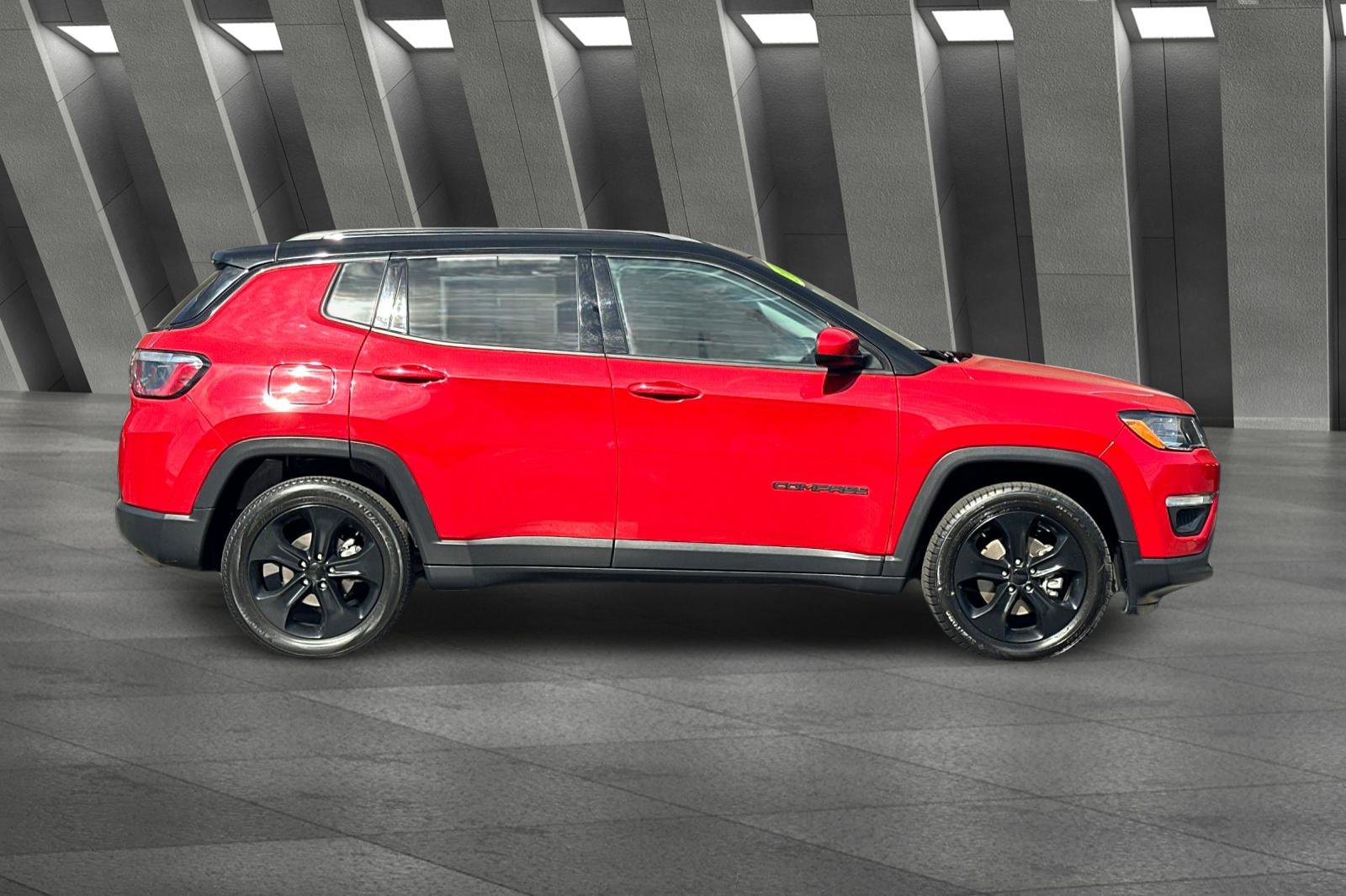 Used 2021 Jeep Compass Latitude image 3