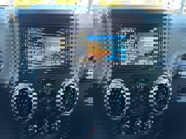 Used 2017 Jeep Wrangler Unlimited Rubicon w/ Connectivity Group image 41